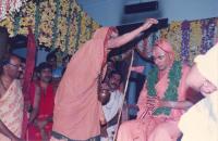 HH Shrimat Sadyojat Shankarashram Swamiji ascending the Shri Chitrapur Mathadhipati Peetha (27 Feb 1997)
